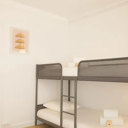 Bed & Breakfast Cocon Cosy In The Heart Of - Few Steps From Moulin Rouge