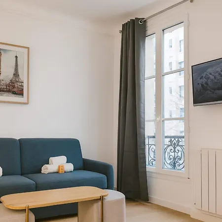 Bed & Breakfast Cocon Cosy In The Heart Of - Few Steps From Moulin Rouge *
